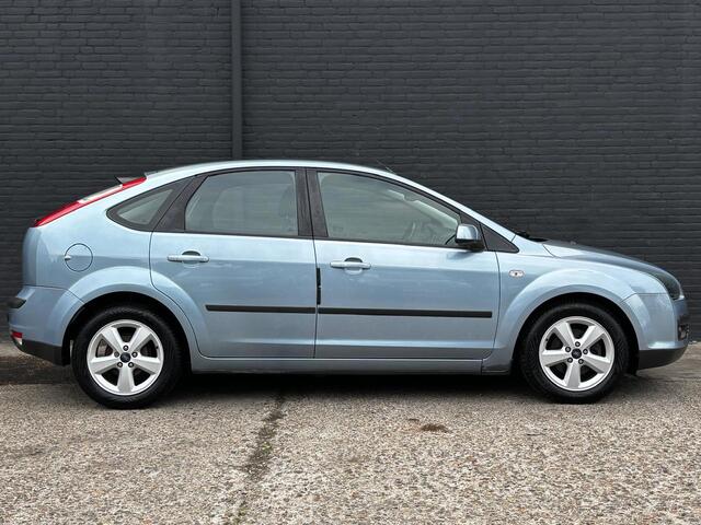Ford Focus 1.6-16V Futura AIRCO | TREKHAAK | ELEK RAMEN | NWE APK