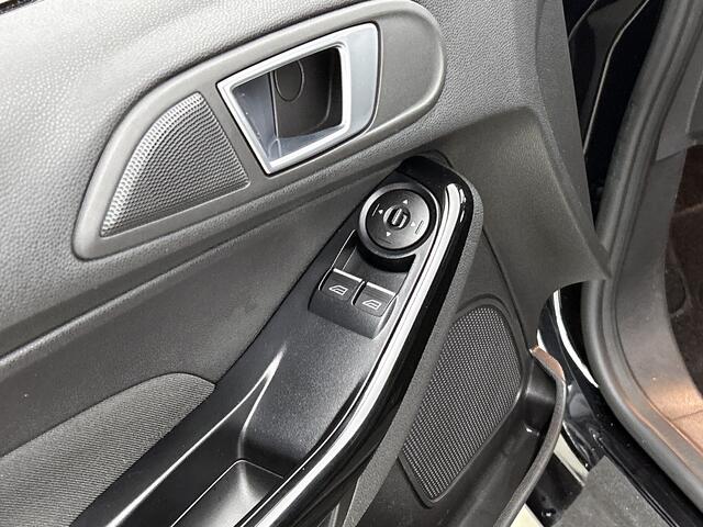 Ford Fiesta 1.0 EcoBoost Titanium Voorzien van Handgas en Bedrijfsrem