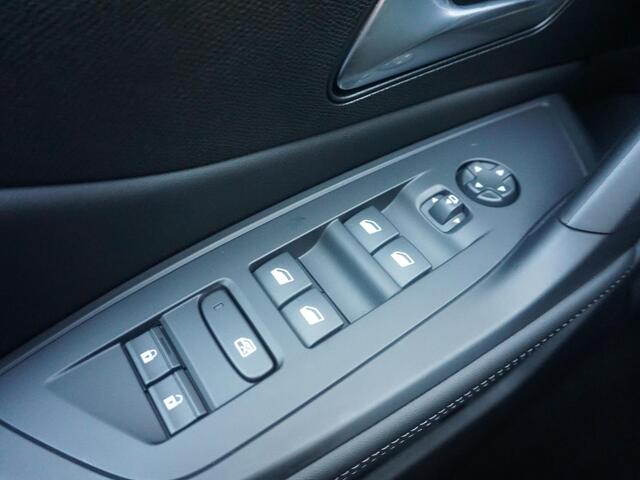 Peugeot 408 1.6 HYbrid Allure Pack 225 EAT8 360 Camera