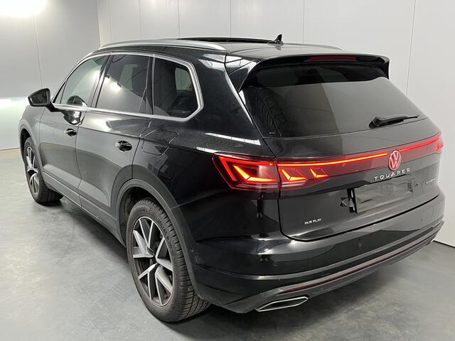 Volkswagen Touareg 3.0 TSI eHybrid 4MOTION Elegance / AUTOMAAT/ 381PK/ PANO/ TREKHAAK/ ACC/ MEMORY SEAT/ MASSAGE/ STOELVERWARM.+KOELING/ DODEHOEK/ PARK.SENSOR.V+