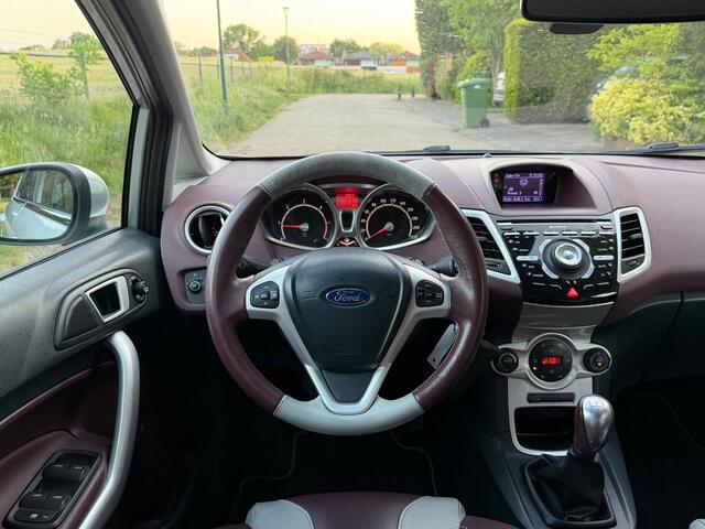 Ford Fiesta 1.6 TDCi AIRCO KOUD/LEER/STOELVERWARMING/AUX/PDC