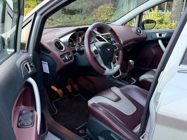 Ford Fiesta 1.6 TDCi AIRCO KOUD/LEER/STOELVERWARMING/AUX/PDC