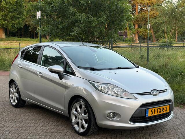 Ford Fiesta 1.6 TDCi AIRCO KOUD/LEER/STOELVERWARMING/AUX/PDC