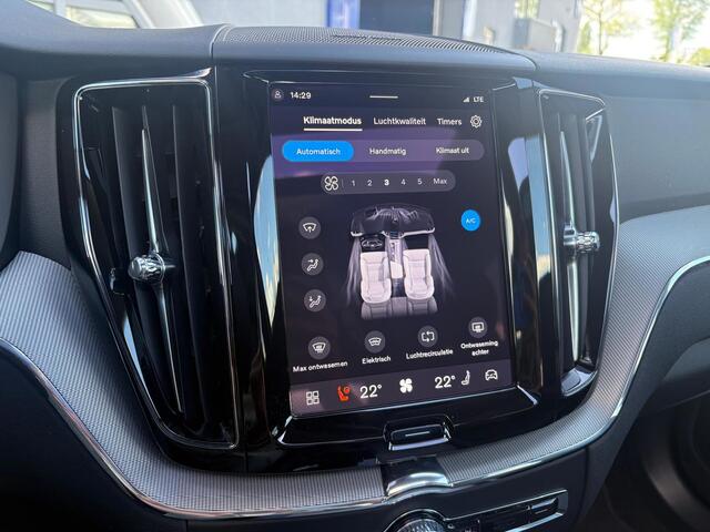 Volvo XC60 2.0 T8 Plug-in hybrid AWD Plus Dark 455pk Panoramadak / 360 Camera / Stoel-Stuur verwarming