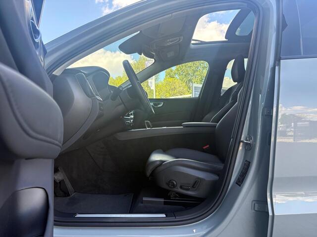 Volvo XC60 2.0 T8 Plug-in hybrid AWD Plus Dark 455pk Panoramadak / 360 Camera / Stoel-Stuur verwarming