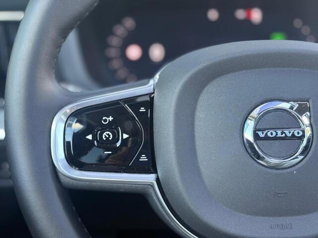 Volvo XC60 2.0 T8 Plug-in hybrid AWD Plus Dark 455pk Panoramadak / 360 Camera / Stoel-Stuur verwarming