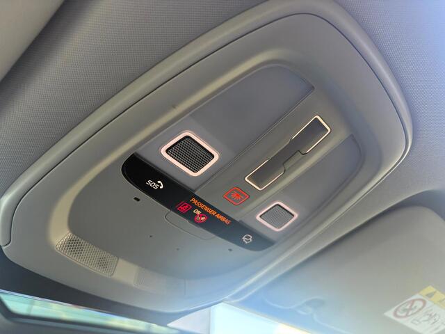 Volvo XC60 2.0 T8 Plug-in hybrid AWD Plus Dark 455pk Panoramadak / 360 Camera / Stoel-Stuur verwarming