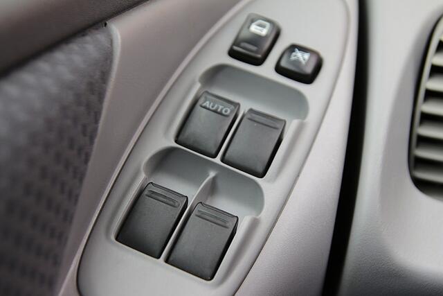 Nissan Almera TINO 1.8 116pk Acenta RIJKLAAR | Ond.beurt + APK | NL-auto | 5 deuren | Climate control | Camera | Elek. ramen | Radio | Trekhaak |