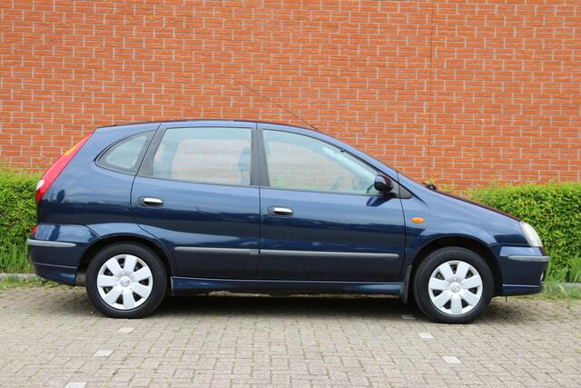 Nissan Almera TINO 1.8 116pk Acenta RIJKLAAR | Ond.beurt + APK | NL-auto | 5 deuren | Climate control | Camera | Elek. ramen | Radio | Trekhaak |