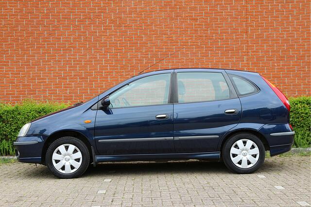 Nissan Almera TINO 1.8 116pk Acenta RIJKLAAR | Ond.beurt + APK | NL-auto | 5 deuren | Climate control | Camera | Elek. ramen | Radio | Trekhaak |