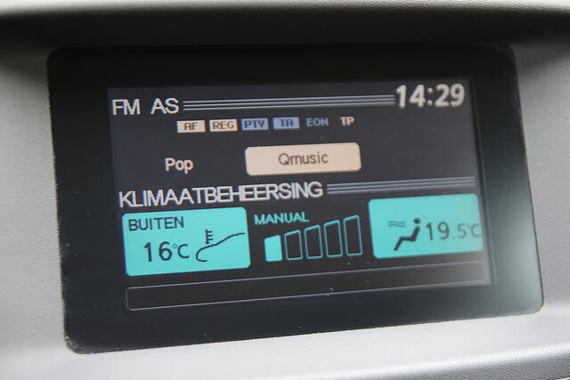 Nissan Almera TINO 1.8 116pk Acenta RIJKLAAR | Ond.beurt + APK | NL-auto | 5 deuren | Climate control | Camera | Elek. ramen | Radio | Trekhaak |