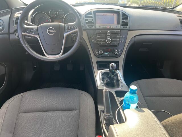 Opel Insignia 1.6 T Edition/Parkeersensoren/Airco/ Navi/ APK