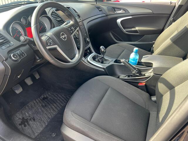 Opel Insignia 1.6 T Edition/Parkeersensoren/Airco/ Navi/ APK