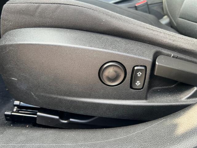 Opel Insignia 1.6 T Edition/Parkeersensoren/Airco/ Navi/ APK