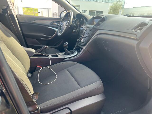 Opel Insignia 1.6 T Edition/Parkeersensoren/Airco/ Navi/ APK