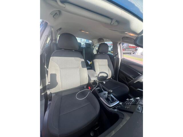 Opel Insignia 1.6 T Edition/Parkeersensoren/Airco/ Navi/ APK