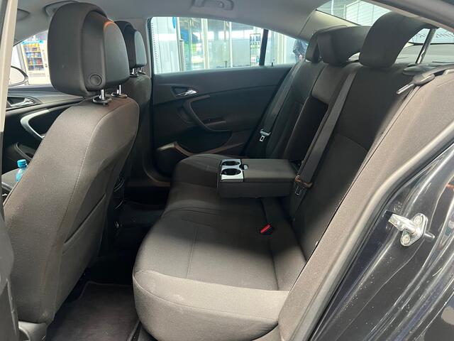 Opel Insignia 1.6 T Edition/Parkeersensoren/Airco/ Navi/ APK