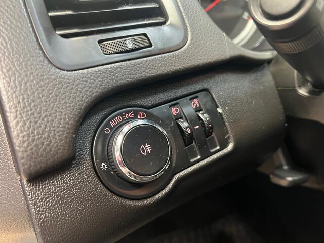 Opel Insignia 1.6 T Edition/Parkeersensoren/Airco/ Navi/ APK