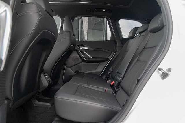 BMW X1 sDrive 20i Mpack PanoRoof Adaptive Headlights
