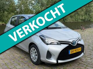 TOYOTA YARIS 1.5 Hybrid Lease Automaat 2e eigenaar dealer onderhouden navigatie elektrische ramen cv op afs