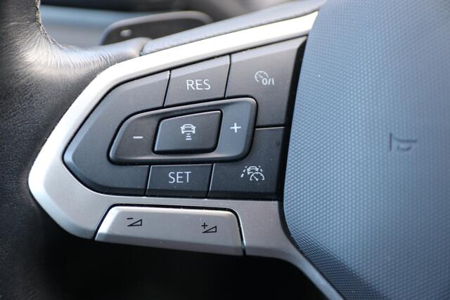 Volkswagen Taigo 1.0 TSI Life Business / Navi / Trekhaak / Carplay / 4 season banden