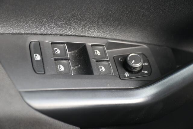 Volkswagen Taigo 1.0 TSI Life Business / Navi / Trekhaak / Carplay / 4 season banden