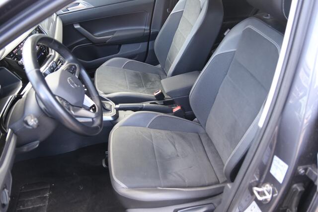 Volkswagen Taigo 1.0 TSI Life Business / Navi / Trekhaak / Carplay / 4 season banden