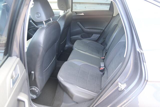 Volkswagen Taigo 1.0 TSI Life Business / Navi / Trekhaak / Carplay / 4 season banden