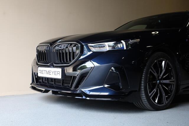 BMW 5-Serie 530e M Sport Edition |Panorama dak |HUD |H&K |Driving Assistant Plus |Iconic Glow |Stoelventilatie |Memory |360�