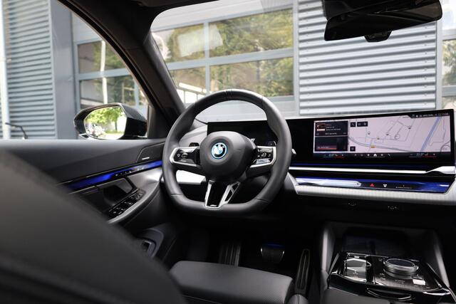 BMW 5-Serie 530e M Sport Edition |Panorama dak |HUD |H&K |Driving Assistant Plus |Iconic Glow |Stoelventilatie |Memory |360�