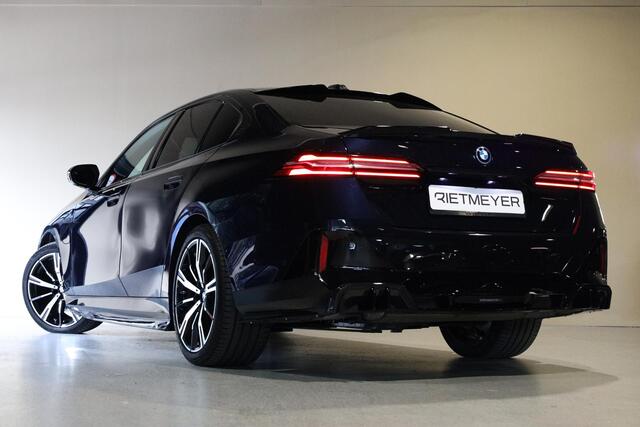 BMW 5-Serie 530e M Sport Edition |Panorama dak |HUD |H&K |Driving Assistant Plus |Iconic Glow |Stoelventilatie |Memory |360�