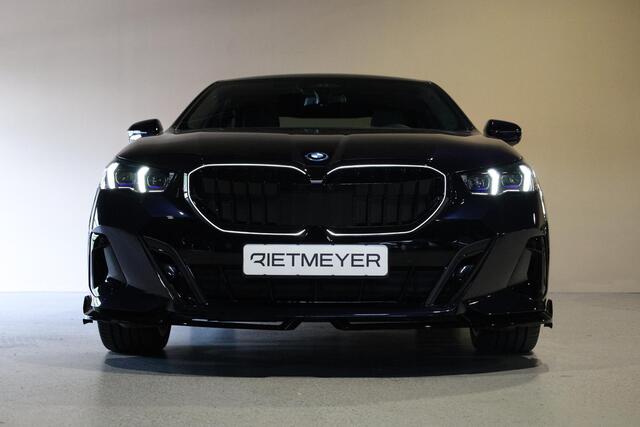 BMW 5-Serie 530e M Sport Edition |Panorama dak |HUD |H&K |Driving Assistant Plus |Iconic Glow |Stoelventilatie |Memory |360�