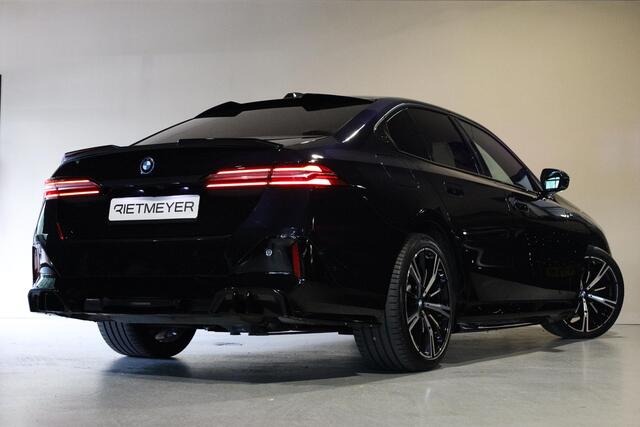 BMW 5-Serie 530e M Sport Edition |Panorama dak |HUD |H&K |Driving Assistant Plus |Iconic Glow |Stoelventilatie |Memory |360�