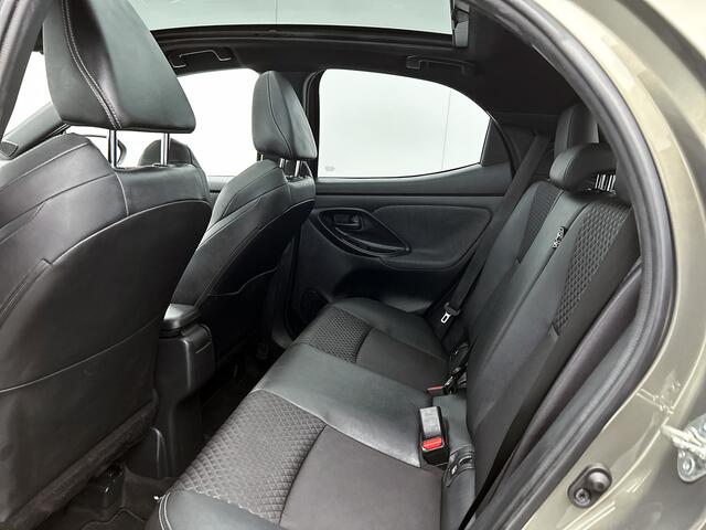 Toyota Yaris 1.5 Hybrid Style Limited + | Halflederen interieur | Panoramadak |