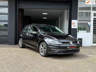 VOLKSWAGEN GOLF 1.6 TDI Highline Business R Pano/Automaat