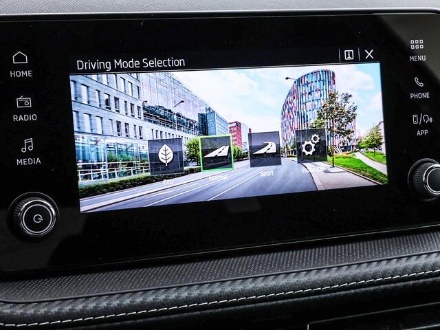 Skoda Fabia 1.0 TSI 115pk DSG Monte Carlo � Camera � Keyless � Apple/Android Car Play � P-Sensoren � 17'' Inch � Garantie t/m 14-08-2029 of 100.000km