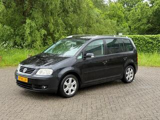 VOLKSWAGEN TOURAN 2.0-16V FSI Highline AIRCO I RIJDT GOED I CRUISE I TREKHAAK