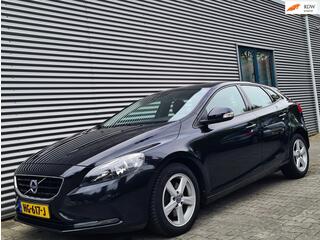 VOLVO V40 1.6 D2 Momentum AUT 10-2014 Black Sapphire Metallic