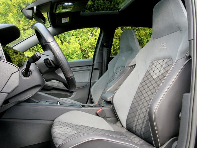 Volkswagen Golf 1.5 eTSI R-LinePano  Virt. cockpit  Sfeerverl. 