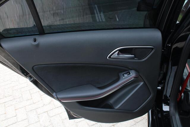 Mercedes-Benz A-Klasse MB AMG 45 4MATIC Adaptieve Demping, Carplay, CC, LED, Sportstoelen, NAVI, Parksens V en A, Grootlichtassistent, Airco, 19 AMG LMV