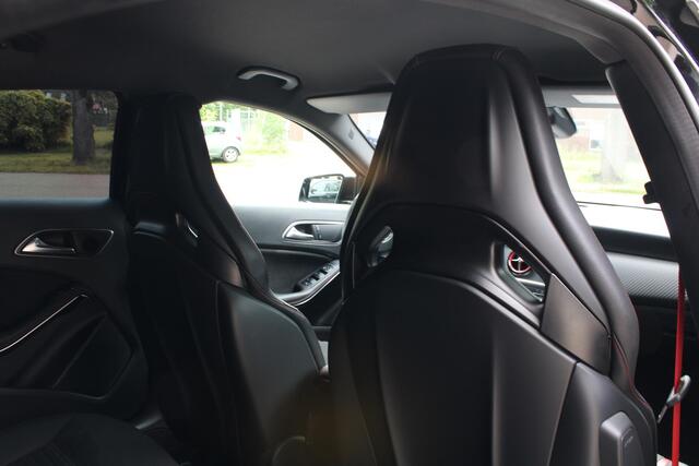 Mercedes-Benz A-Klasse MB AMG 45 4MATIC Adaptieve Demping, Carplay, CC, LED, Sportstoelen, NAVI, Parksens V en A, Grootlichtassistent, Airco, 19 AMG LMV