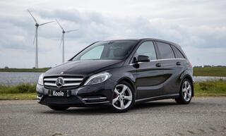 MERCEDES-BENZ B-KLASSE 180 Ambition AUTOMAAT / CRUISE CONTROLE / NAVI / TREKHAAK / LEER