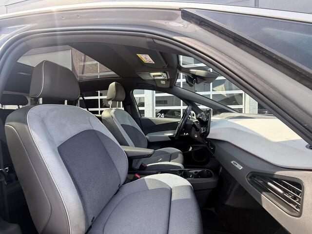 Volkswagen Id.3 First Max 58 kWh SOH 92,59% | 204 PK | Panorama dak | Navigatie | Parkeercamera | Dodehoek Detectie | Elek Verstelbare Stoelen | Stoelverwarming