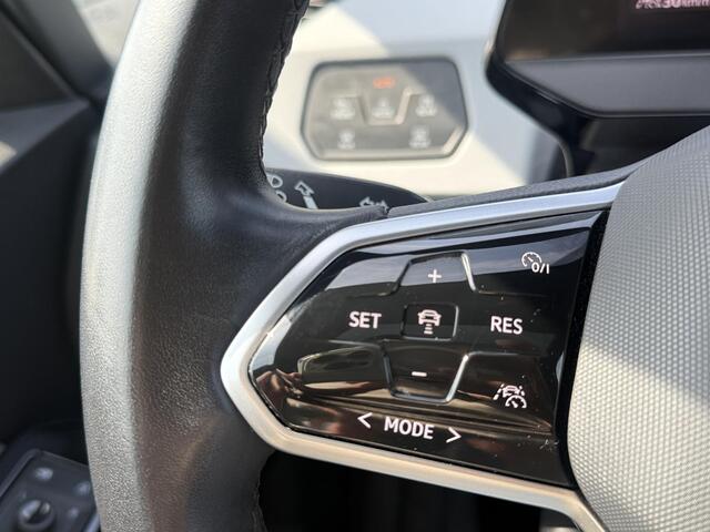 Volkswagen Id.3 First Max 58 kWh SOH 92,59% | 204 PK | Panorama dak | Navigatie | Parkeercamera | Dodehoek Detectie | Elek Verstelbare Stoelen | Stoelverwarming