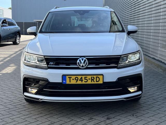 Volkswagen Tiguan 1.5 TSI R-Line Business+ / Digitaal dashboard / Navigatie / App connect / Zwenkbare trekhaak / Suzuka 20 inch / Camera / 