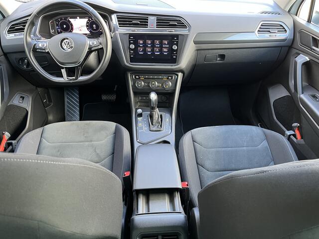 Volkswagen Tiguan 1.5 TSI R-Line Business+ / Digitaal dashboard / Navigatie / App connect / Zwenkbare trekhaak / Suzuka 20 inch / Camera / 