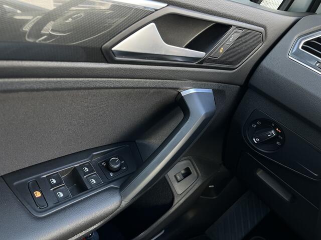 Volkswagen Tiguan 1.5 TSI R-Line Business+ / Digitaal dashboard / Navigatie / App connect / Zwenkbare trekhaak / Suzuka 20 inch / Camera / 