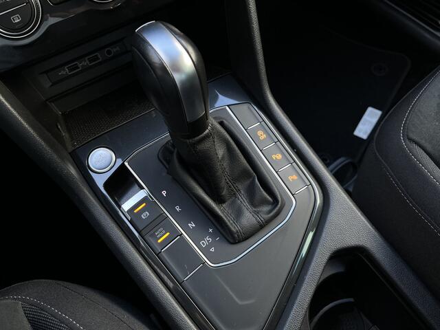 Volkswagen Tiguan 1.5 TSI R-Line Business+ / Digitaal dashboard / Navigatie / App connect / Zwenkbare trekhaak / Suzuka 20 inch / Camera / 