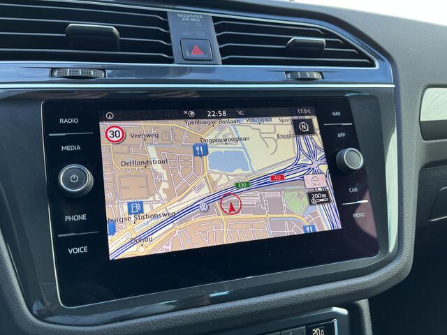 Volkswagen Tiguan 1.5 TSI R-Line Business+ / Digitaal dashboard / Navigatie / App connect / Zwenkbare trekhaak / Suzuka 20 inch / Camera / 