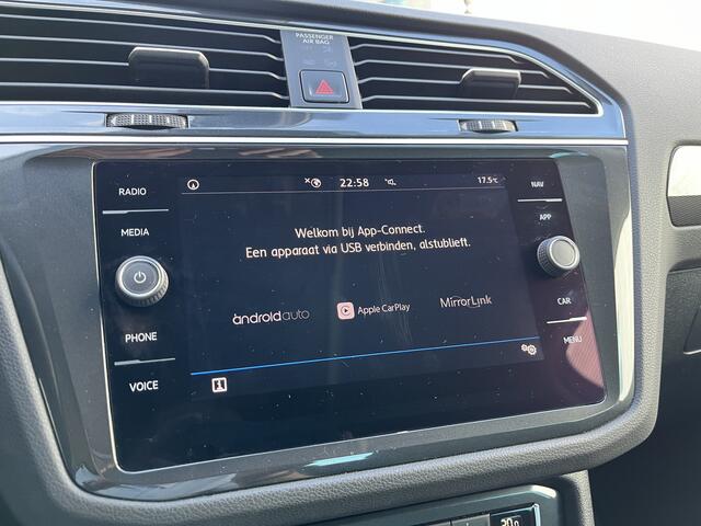 Volkswagen Tiguan 1.5 TSI R-Line Business+ / Digitaal dashboard / Navigatie / App connect / Zwenkbare trekhaak / Suzuka 20 inch / Camera / 